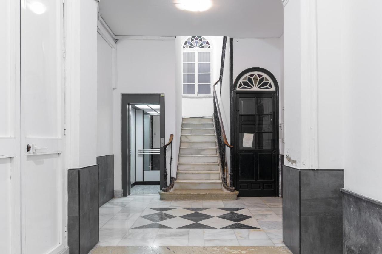 Suite Homes Apartamentos Plaza De La Merced Malaga Exterior photo